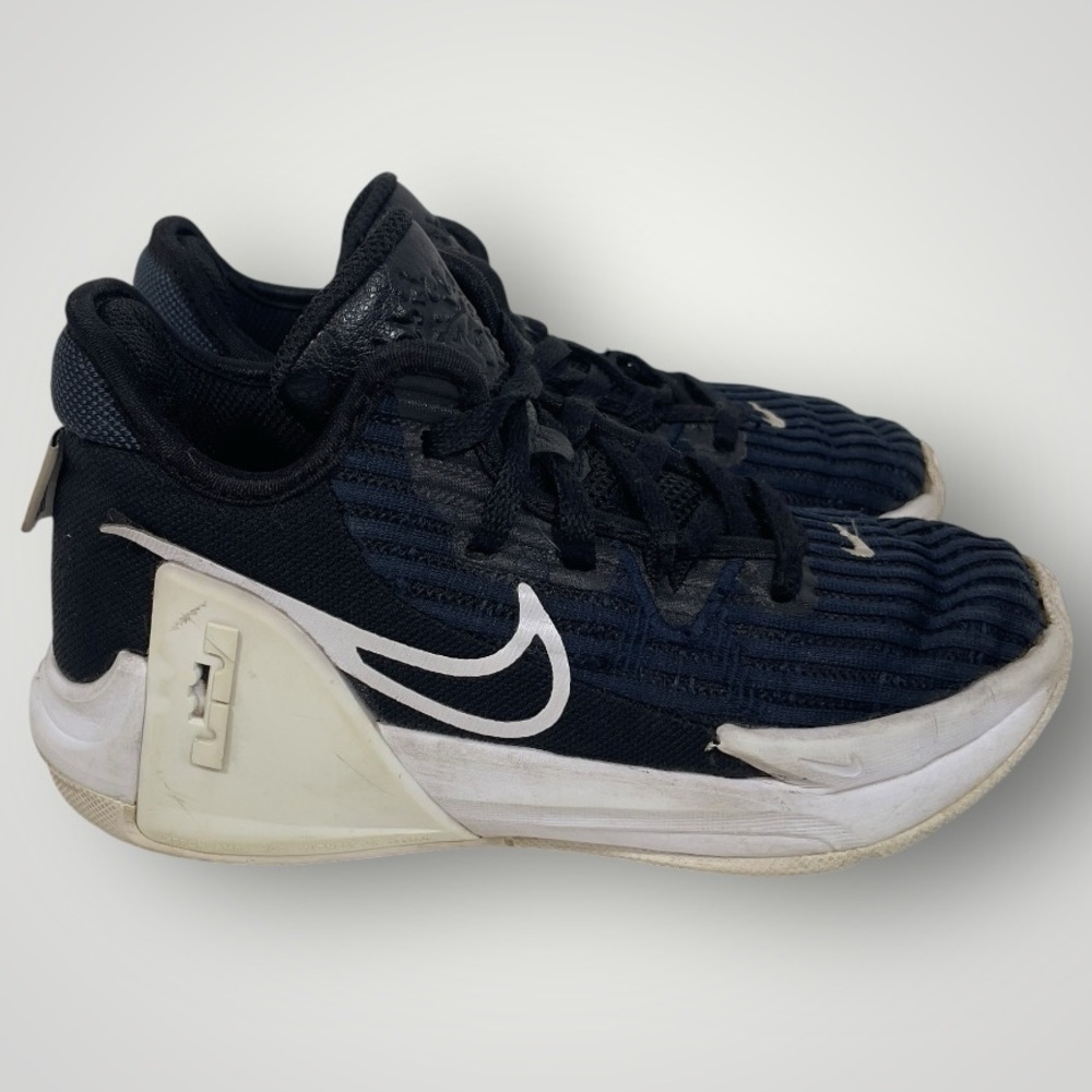 Kids Nike Lebron Witness 6 size 12C